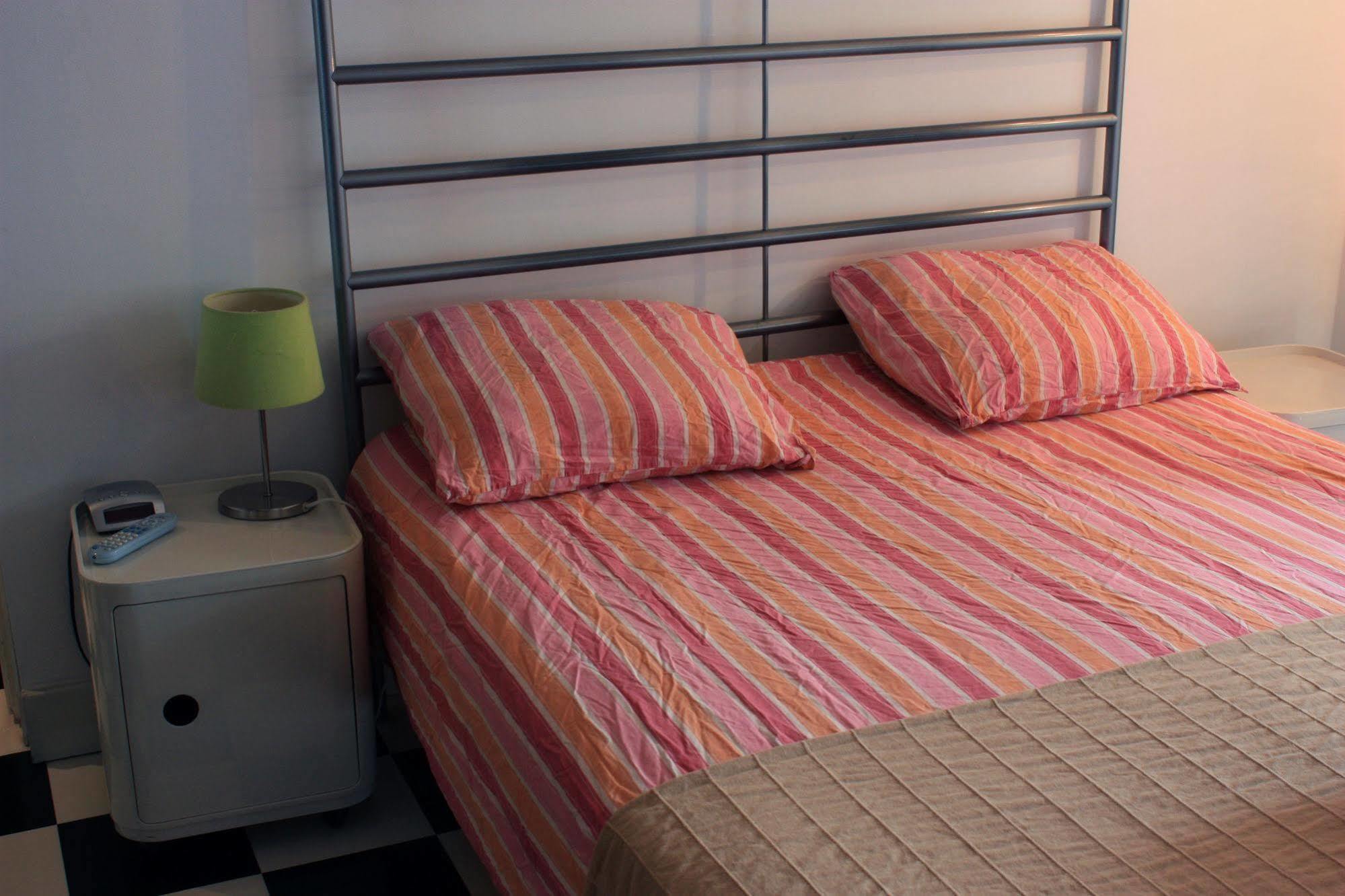 Truelove Guesthouse อัมสเตอร์ดัม ภายนอก รูปภาพ